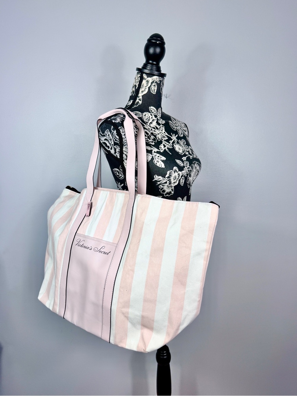 NWT VS light pink/white cursive logo canvas leather zip top tote size XL